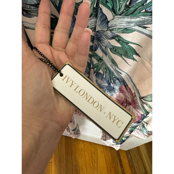 Ivy London NYC Cover-Up Wrap Scarf Women's‎ Pink Floral Print Duster One Size - Picture 3 of 8